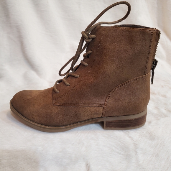 MTI Design Shoes - NWOT MTI Design Ankle Boots